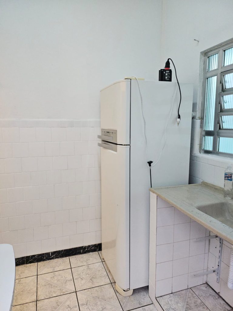 🏡 Kitnet em Condomínio Fechado no Canto do Forte – Praia Grande 🏖️