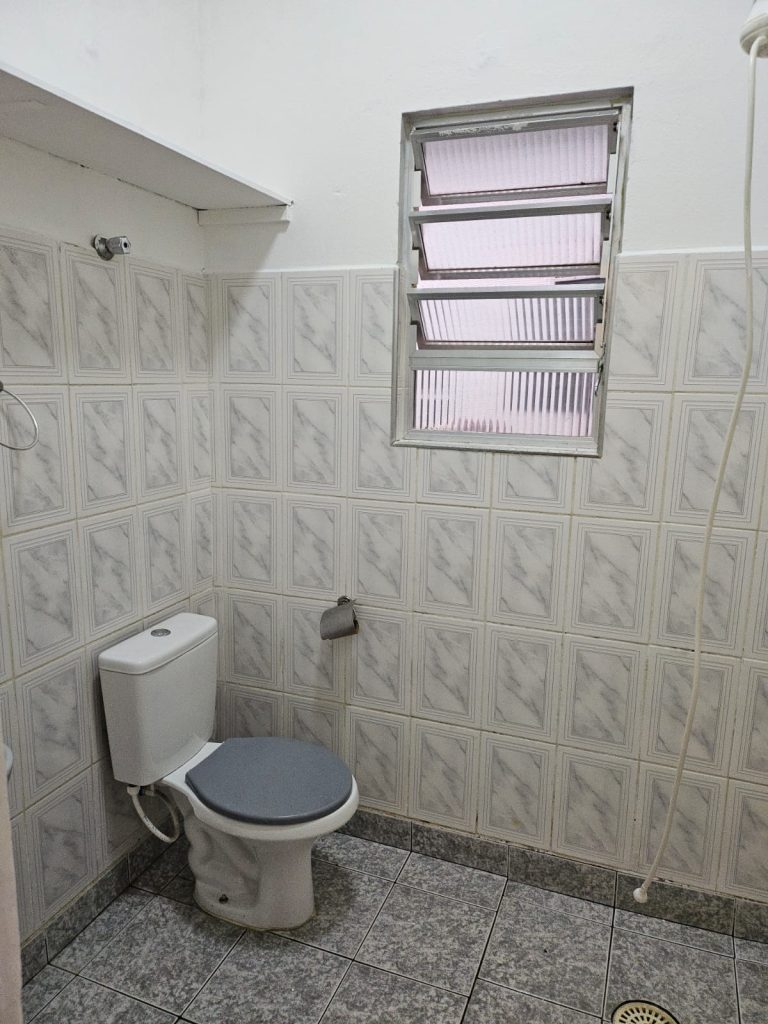 🏡 Kitnet em Condomínio Fechado no Canto do Forte – Praia Grande 🏖️