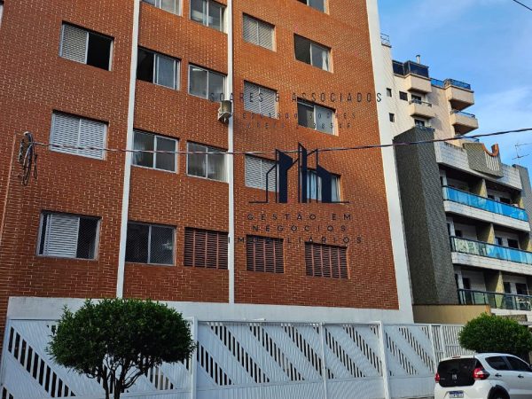 Apartamento à venda no charmoso bairro do Canto do Forte, apenas 300 metros da praia! 🌊