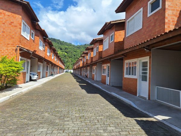 🏡 Sobrado em Condomínio Fechado – Mongaguá